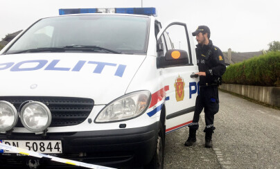 Har sperret av boligområde og satt i gang ransaking av hus